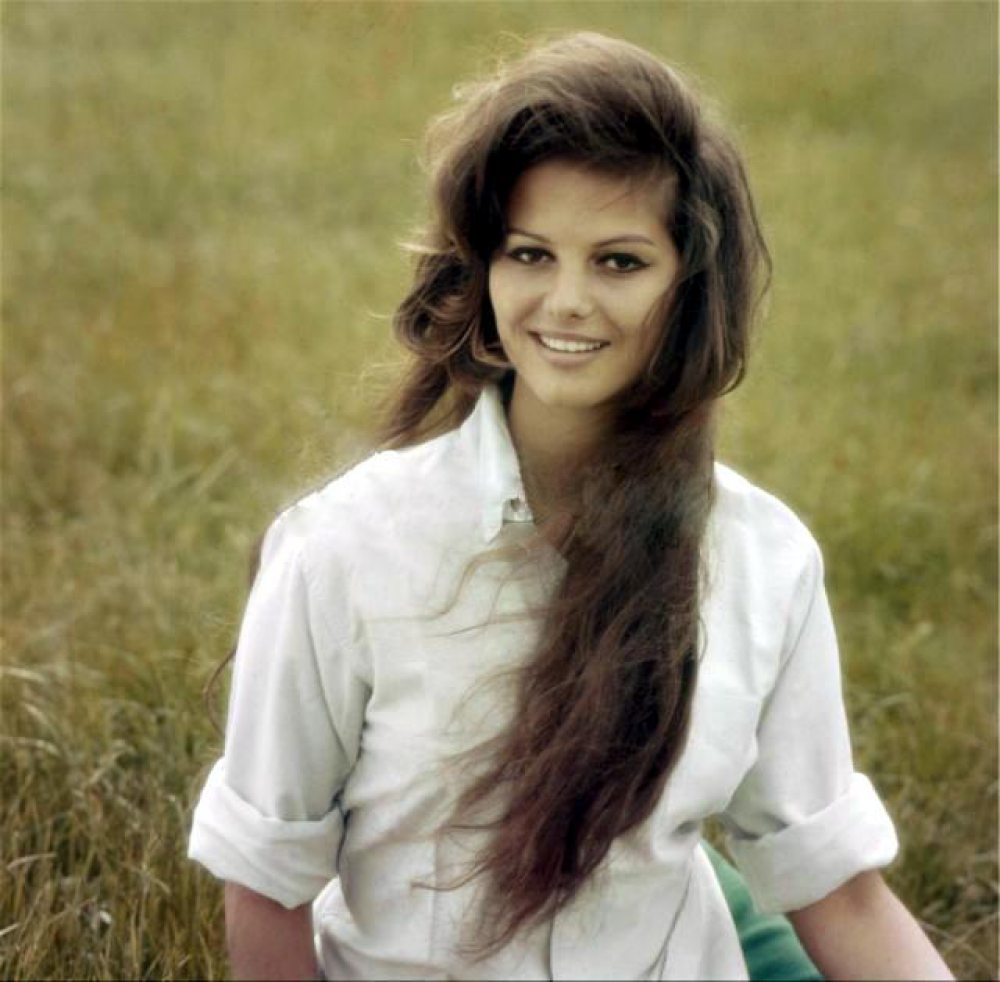 Клаудия фото в молодости. Claudia Cardinale в молодости. Клава Кардинале фото. Клаудия Кардинале в детстве. Клаудия Кардинале фото в молодости цветное.